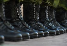 Фото - Исследование: продажи армейских ботинок и бронежилетов в РФ выросли в 2,5 раза за неделю