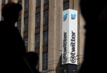 Фото - Verge: люди с коробками у здания Twitter в США могли притворяться уволенными сотрудниками