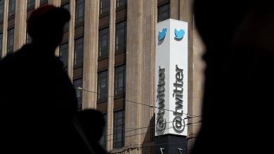 Фото - Verge: люди с коробками у здания Twitter в США могли притворяться уволенными сотрудниками